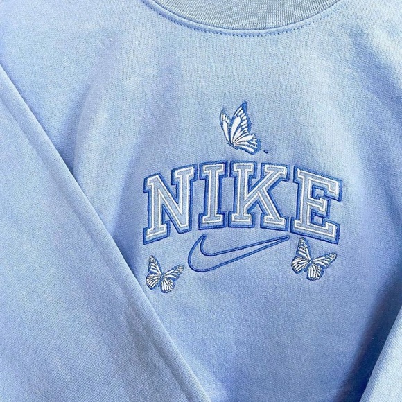 Butterfly embroidered sweatshirt - Picture 2 of 7